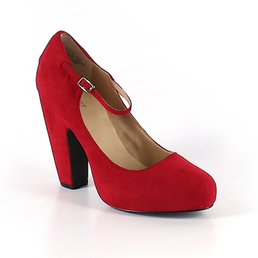 ❌SOLD❌ Nine West Red Pumps
